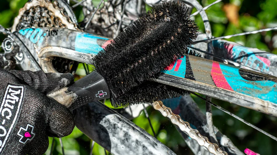 Brosse de Nettoyage MUC-OFF DOUBLE POINTE - Image 4