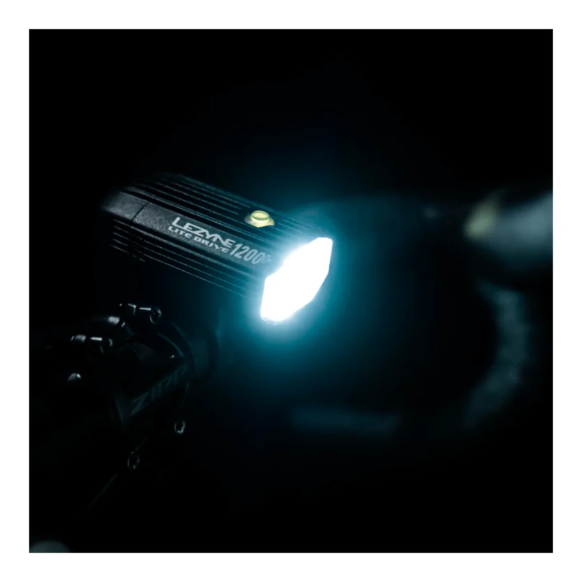 Éclairage Avant LEZYNE LITE DRIVE 1200+  Noir - Image 7