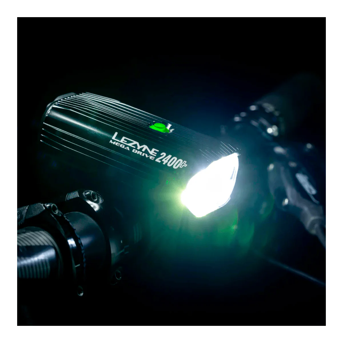 Éclairage Avant LEZYNE MEGA DRIVE 2400+ Noir - Image 3