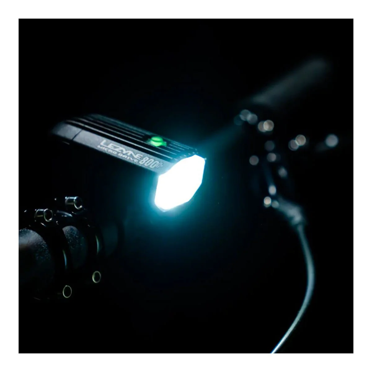 Éclairage Avant LEZYNE MICRO DRIVE 800+ Noir - Image 4