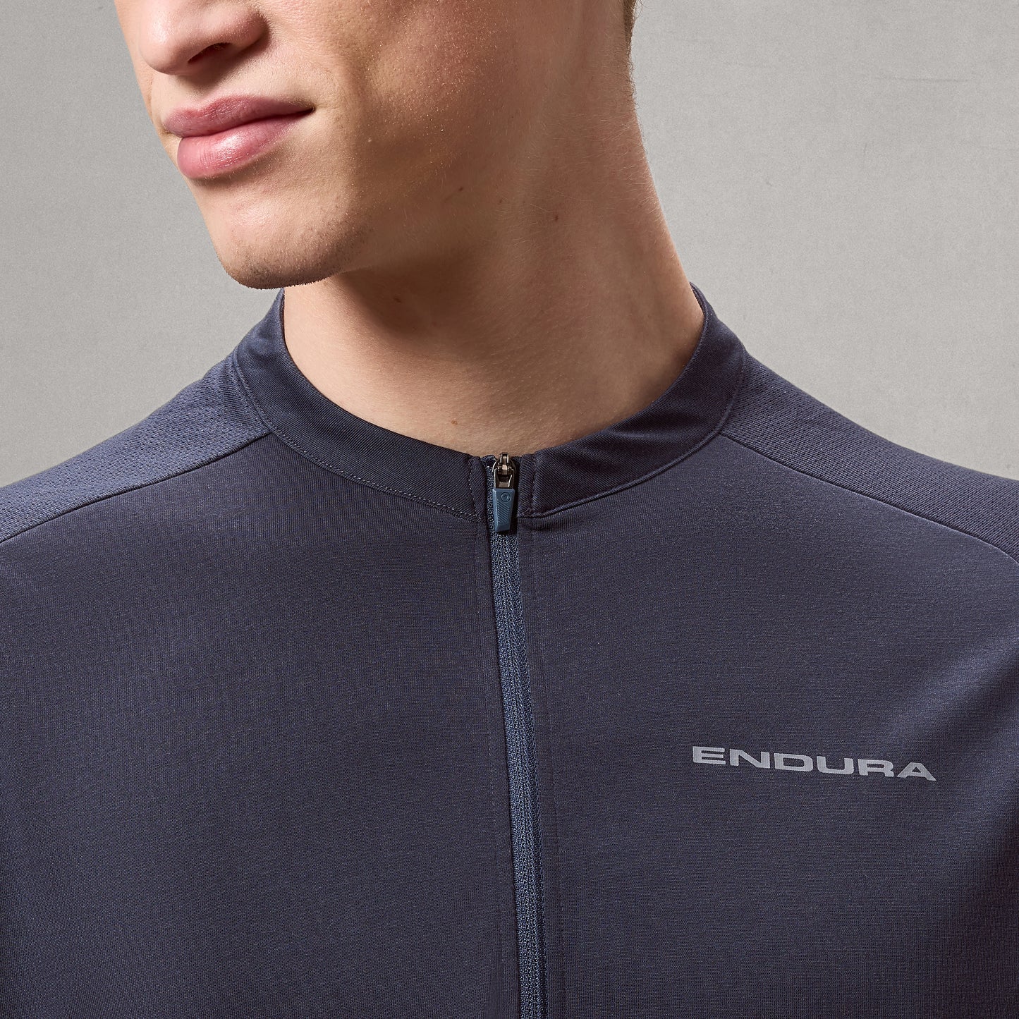 Maillot ENDURA LOOP ZIPPED Manches Courtes Carbon Gris - Image 8