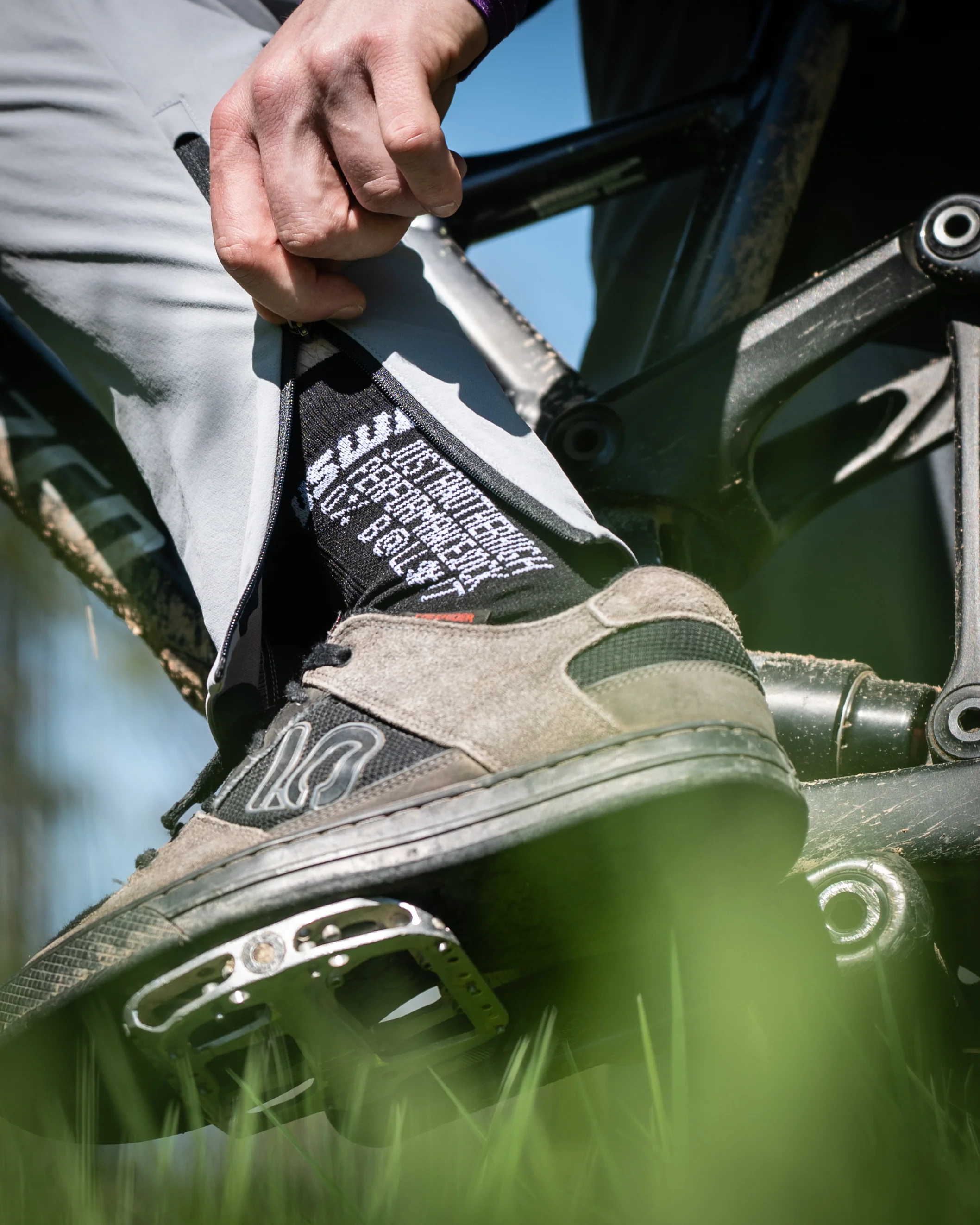 Pantalon USWE SKRUBB Gris - Image 7