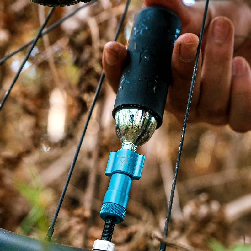 Percuteur CO2 PEATY'S HOLESHOT MTB + 2 Cartouches CO2 Filetée 25 g Silver - Image 2