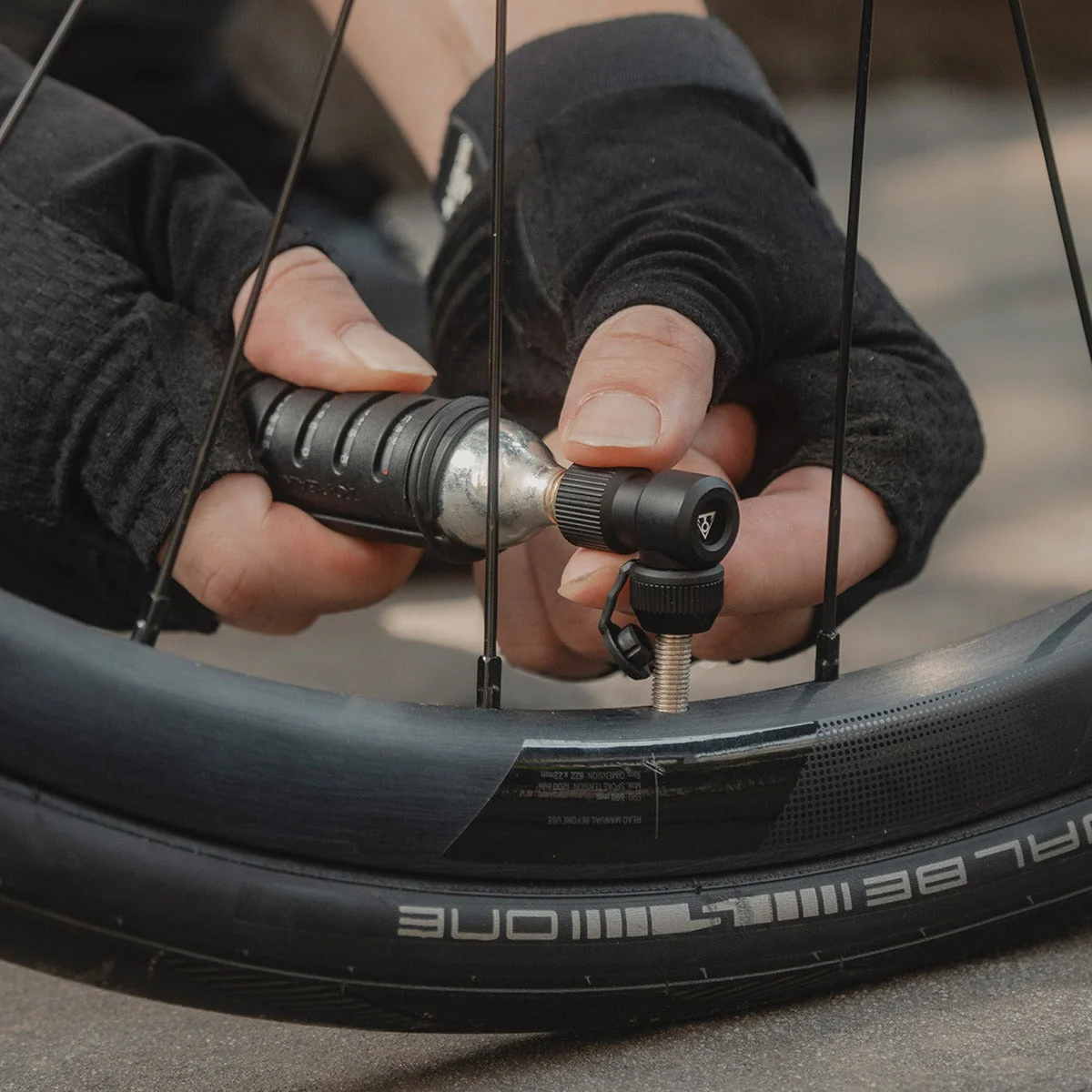 Percuteur CO2 TOPEAK NANO AIRBOOSTER L + Cartouche CO2 Filetée 25 g (x1) - Image 2