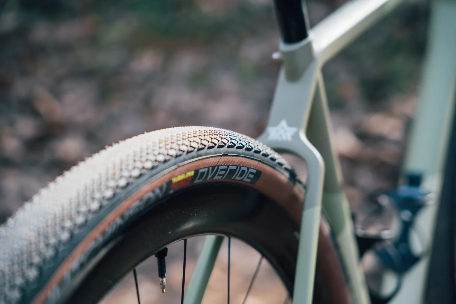 Pneu HUTCHINSON OVERIDE 700x40c Hardskin Tubeless Ready Beige - Image 2