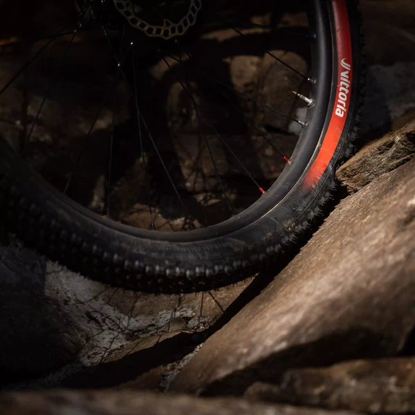 Pneu VITTORIA MOTA ENDURO RACE 27.5x2.40 Graphene/Silica Tubeless Ready Souple Noir - Image 3