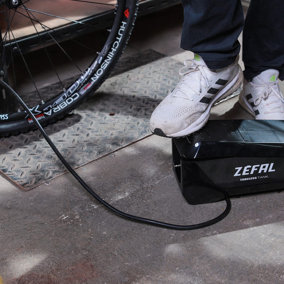 Pompe à Pied Compresseur Tubeless ZEFAL TANK Noir - Image 9