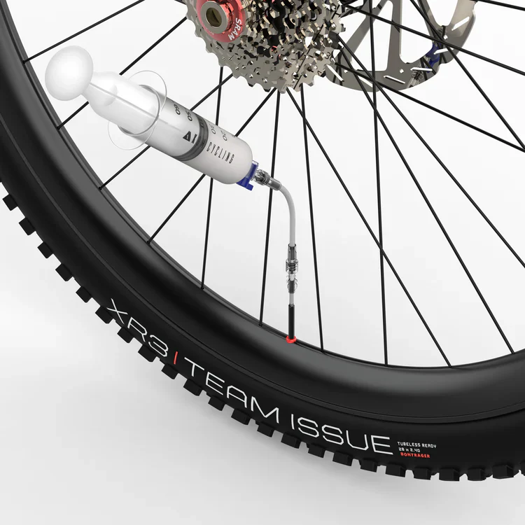 Seringue pour Liquide Préventif KOM CYCLING Démonte Valve Alu - Image 3