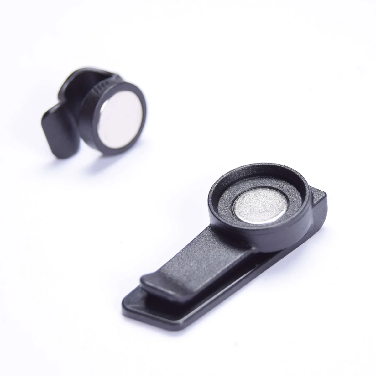 Support Magnétique Universel pour Sac d’hydratation USWE MAGNETIC TUBE CLIP Noir